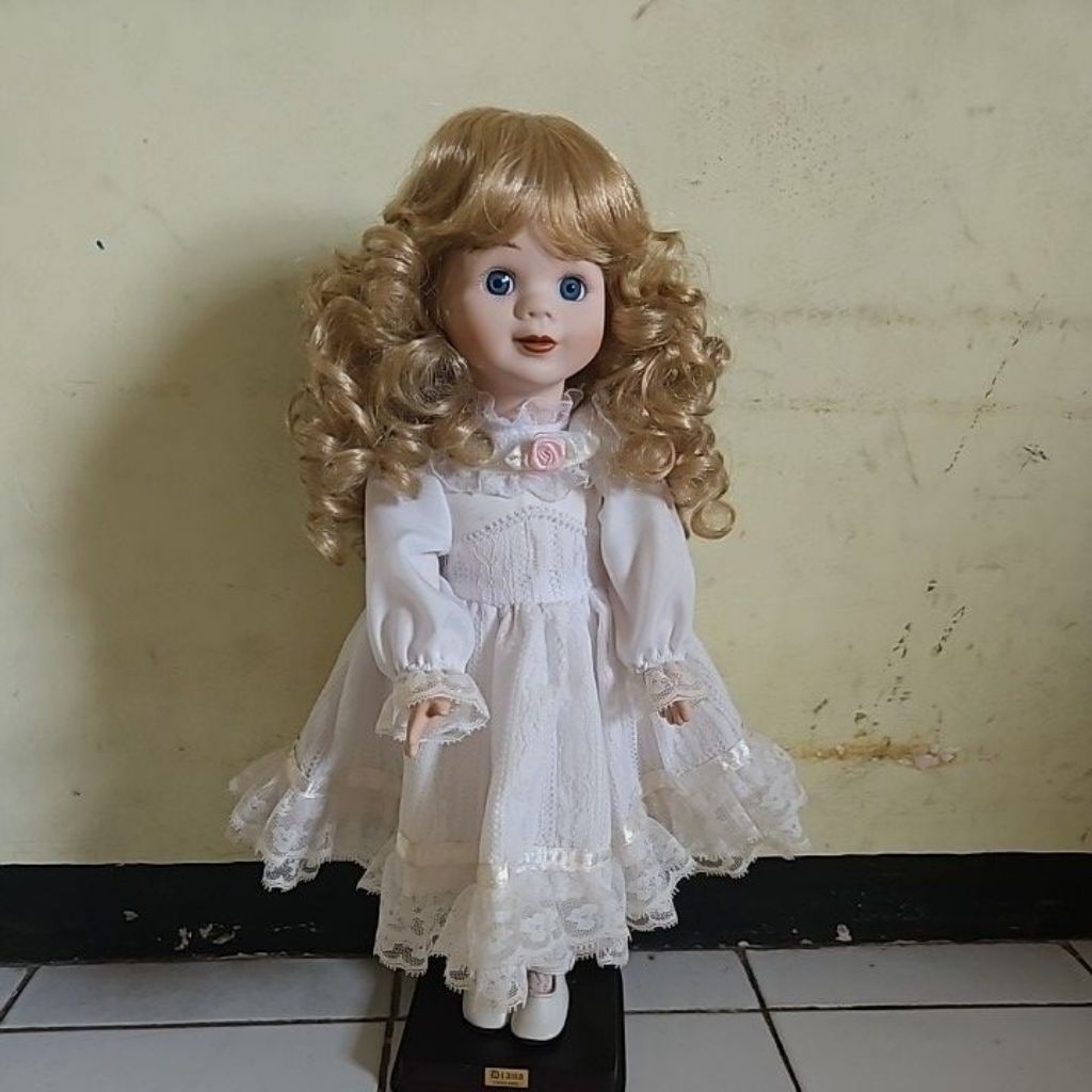 boneka  Diana keramik England