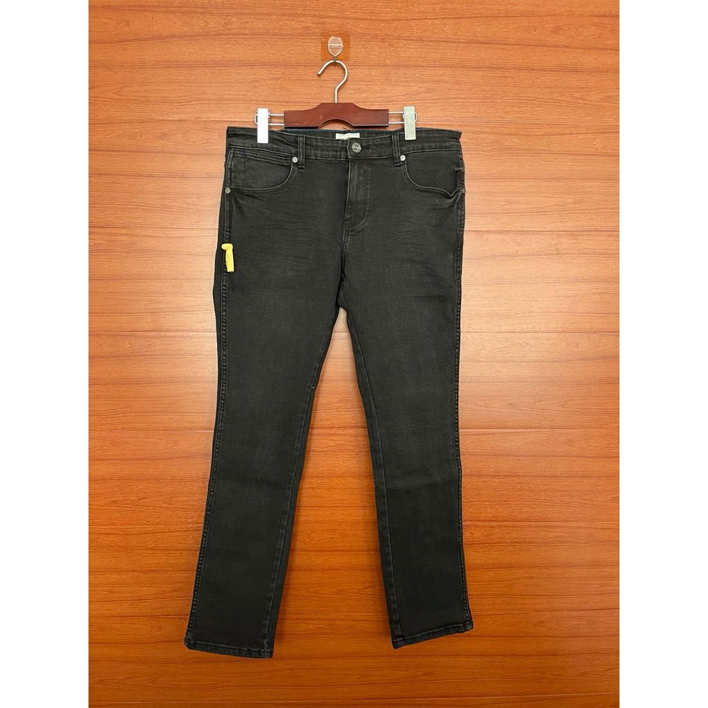 Celana Jeans Wrangler Vegas Skinny Tapered Black 02P20