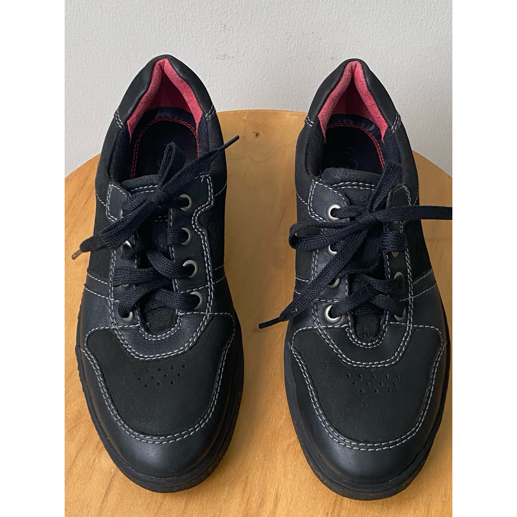 Preloved sepatu sneakers wanita ecco kulit *riginal hitam uk 38