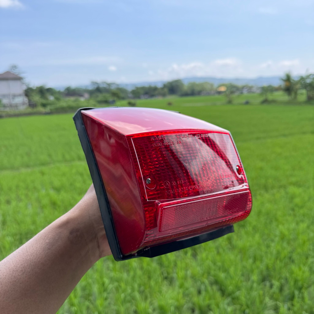 Stoplam Lampu Stop Vespa Model Arcobaleno Emboss Triom