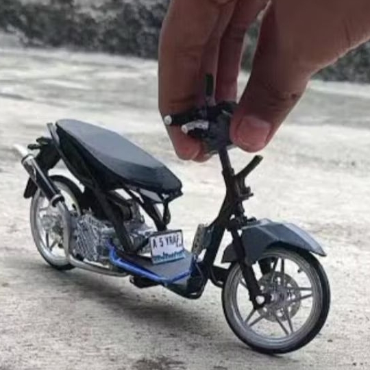 mainan koleksi diecast motor drag downsize Yamaha aerox 155 scala1:16