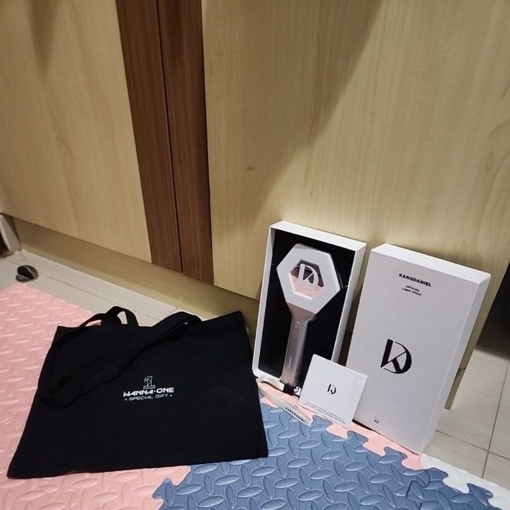 Kang Daniel Official Lightstick Ver. 2 Official + Wanna One special gift Official totebag