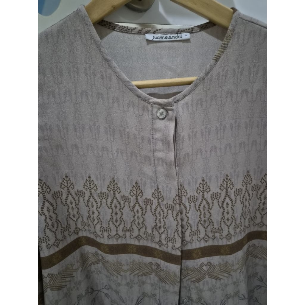 preloved Ria Miranda Top