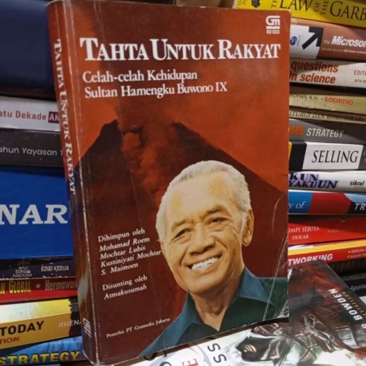 Tahta untuk rakyat Celah celah kehidupan hamengku buwono IX