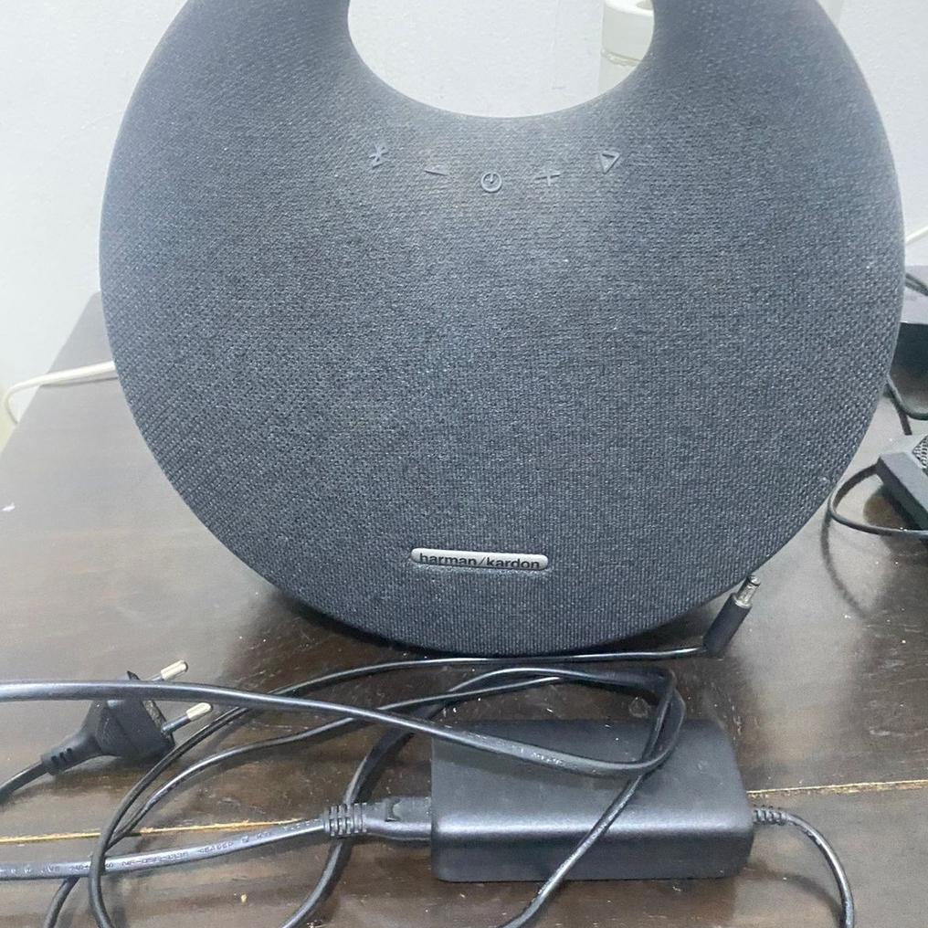 HK Onyx Studio 5 Speaker Bluetooth Portable