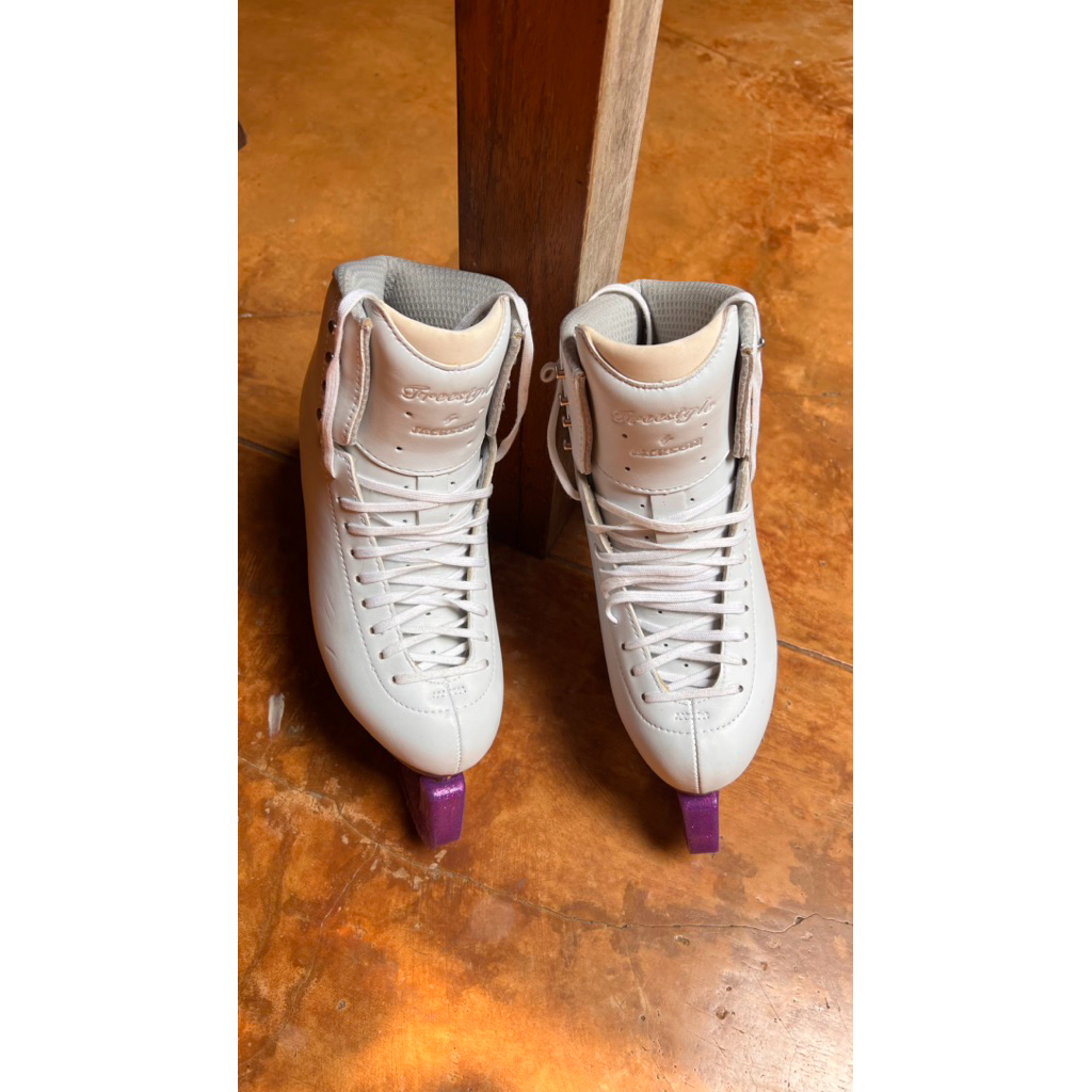 Jackson Freestyle size 8.5