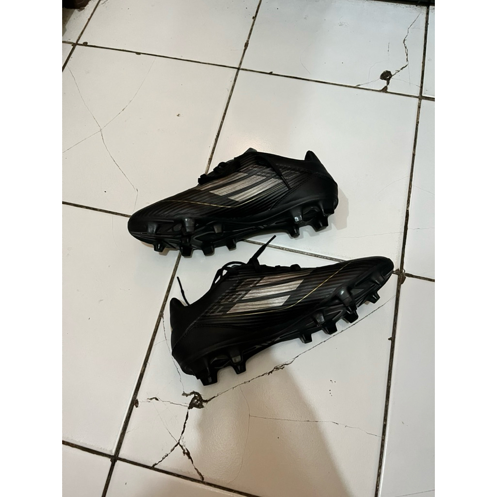 Sepatu Bola Adidas F50 Club