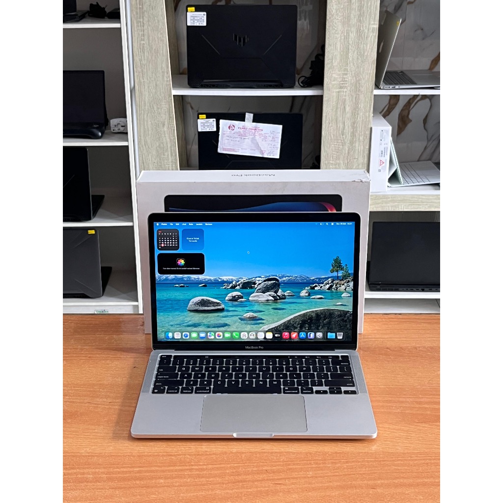 LAPTOP MACBOOK APPLE PRO TOUCHBAR 13'3 CHIP M1 2020 RAM 8 GB SSD 256 GB FULLSET IBOX LAYAR VIGNET  M