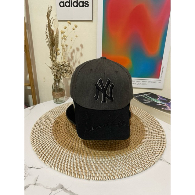 TOPI MLB NY YANKESS/ SECOND HAND/ LIKE NEW/ 100% ORIGINAL