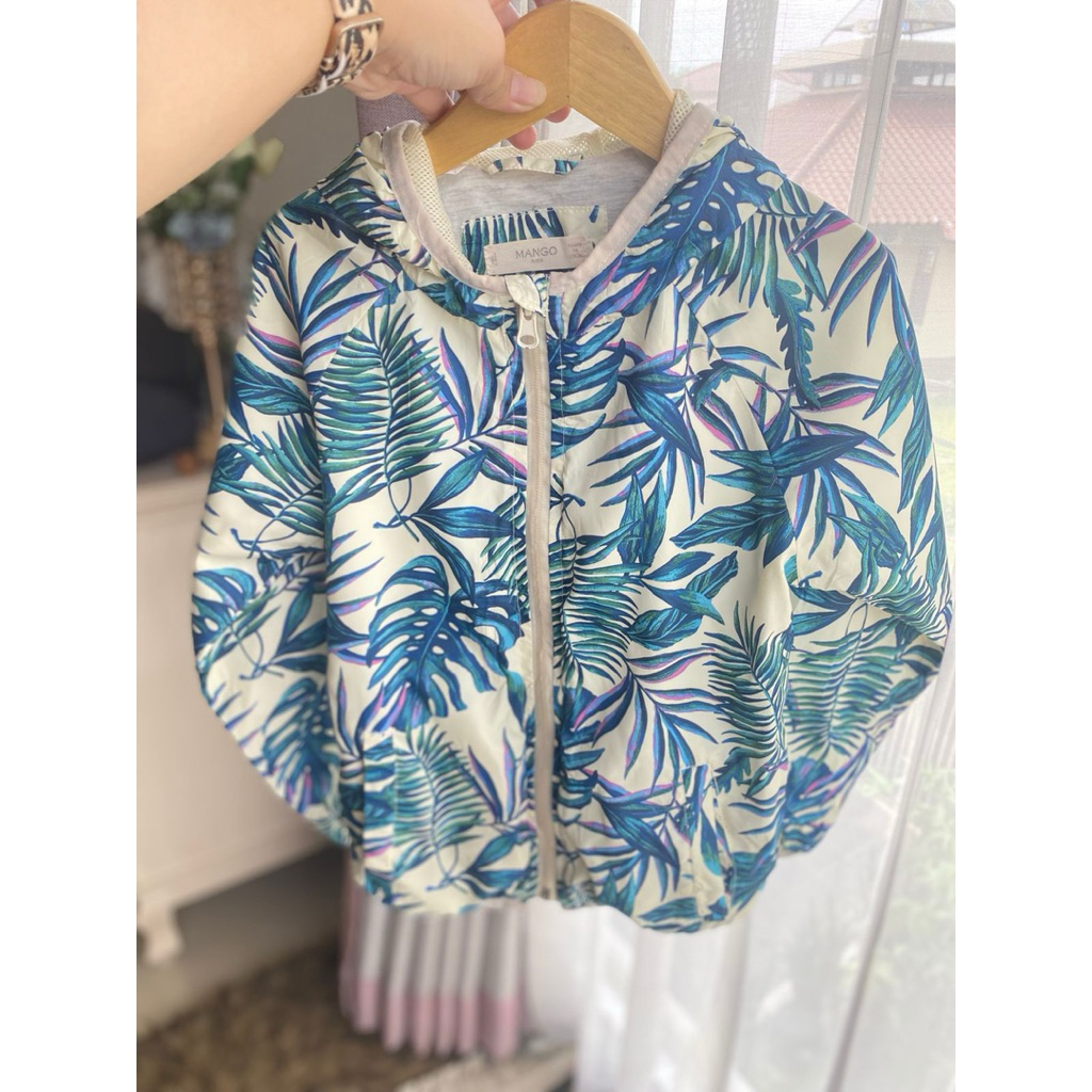jaket anak laki laki ganteng brand mango kids. jaket anak laki laki keren brand mango. jaket berhood