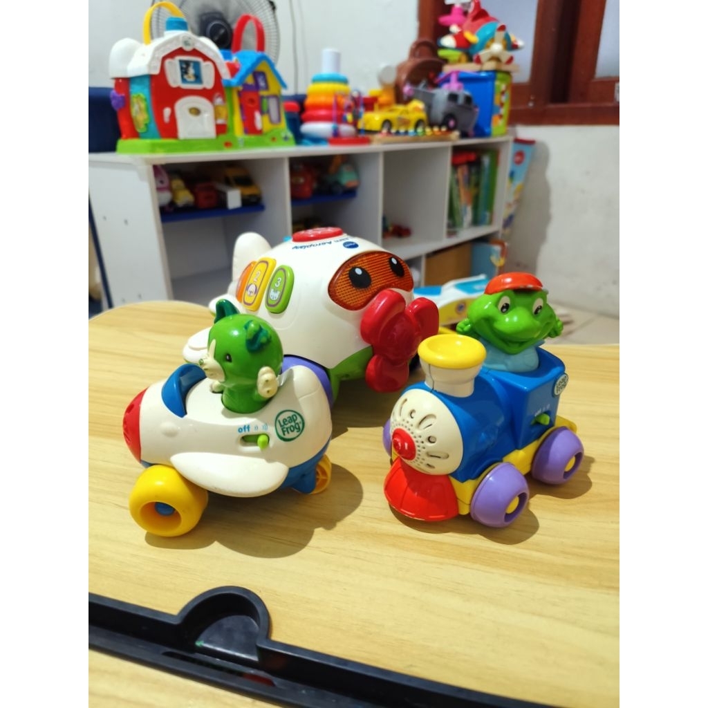 PRELOVED Vtech LeapFrog Airlines plane &  train