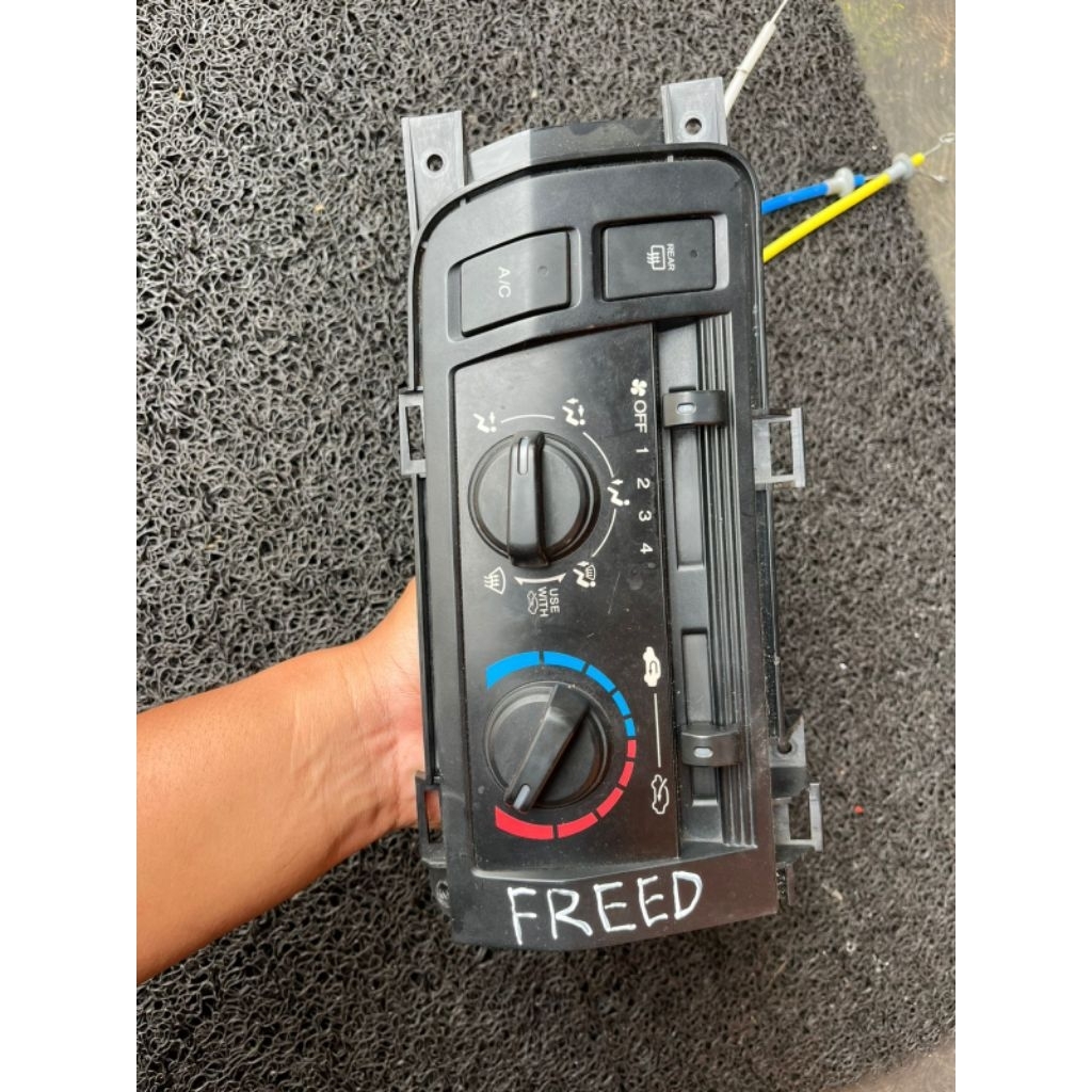 Saklar AC Freed