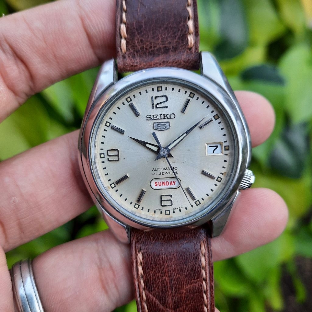 Seiko 5 Automatic SNK619K1 Cream Beige Sunbrust Dial 7s26-01V0 Split Day Date