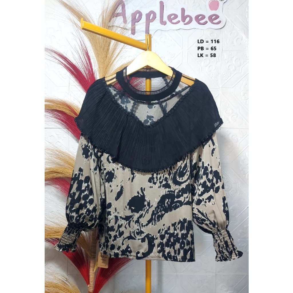 BLUS KERAH PLISKET LENGAN SMOCK BALON  LIKE NEW