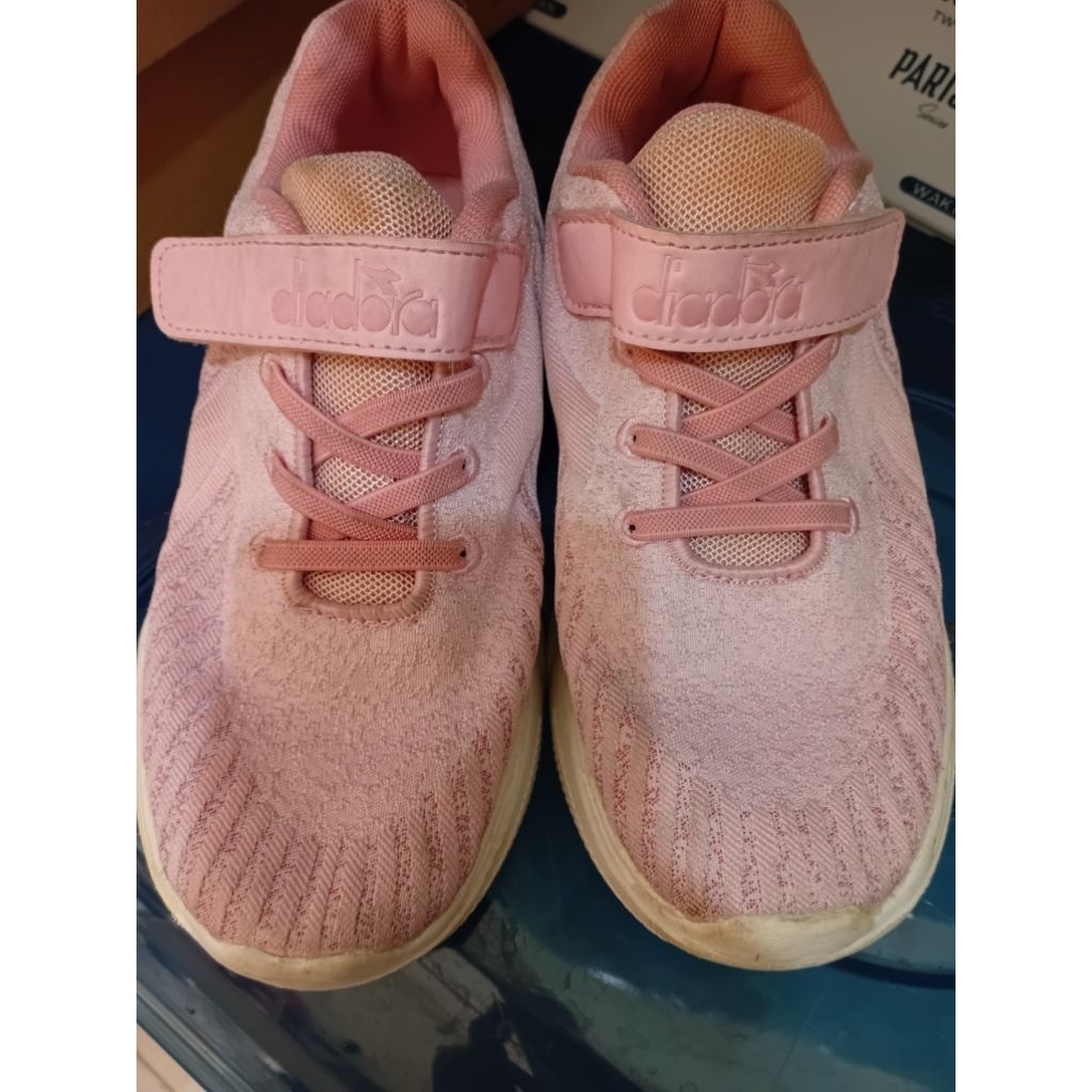 sepatu diadora anak