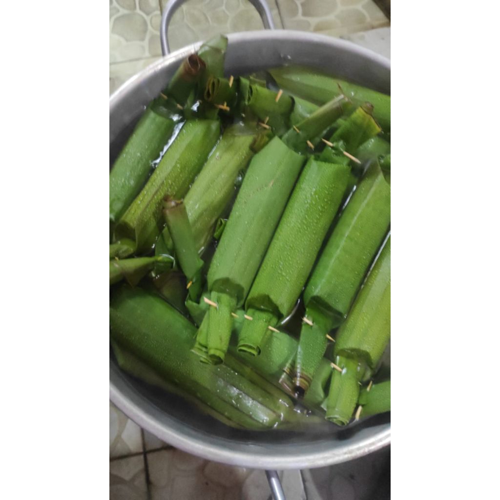 LONTONG DAUN PISANG