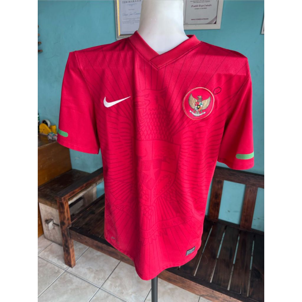 Nike Jersey Timnas Indonesia 2010 Original iMerah dengan Logo Garuda dan Nike Swoosh Size M Dri-FIT 