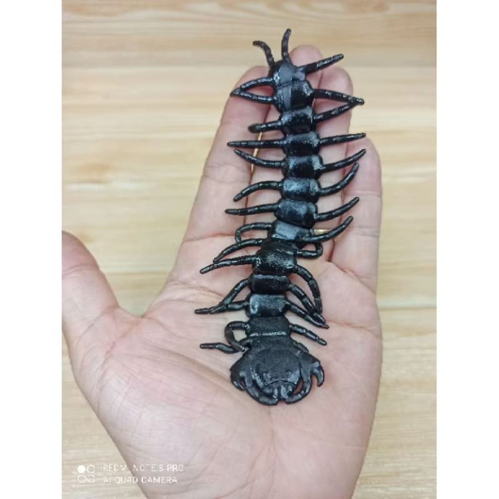 mainan banting kelabang sticky hitam