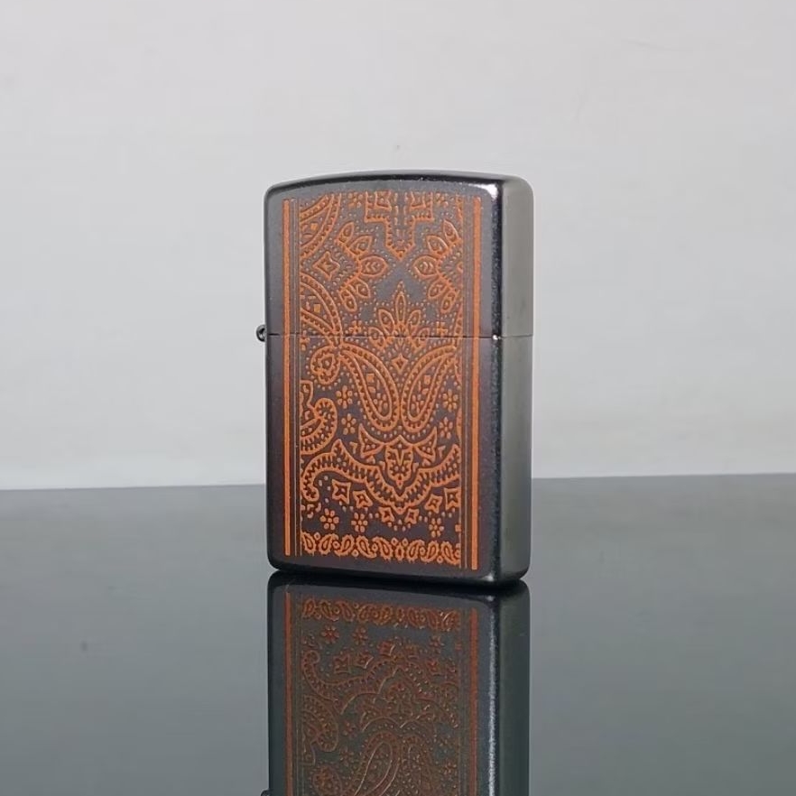 ZIPPO ORANGE PAISLEY FOR THOSE WIRH GRIT MARLBORO REWARDS EXCLUSIVE OFFICIAL LICENSED PRODUCT PROMO 