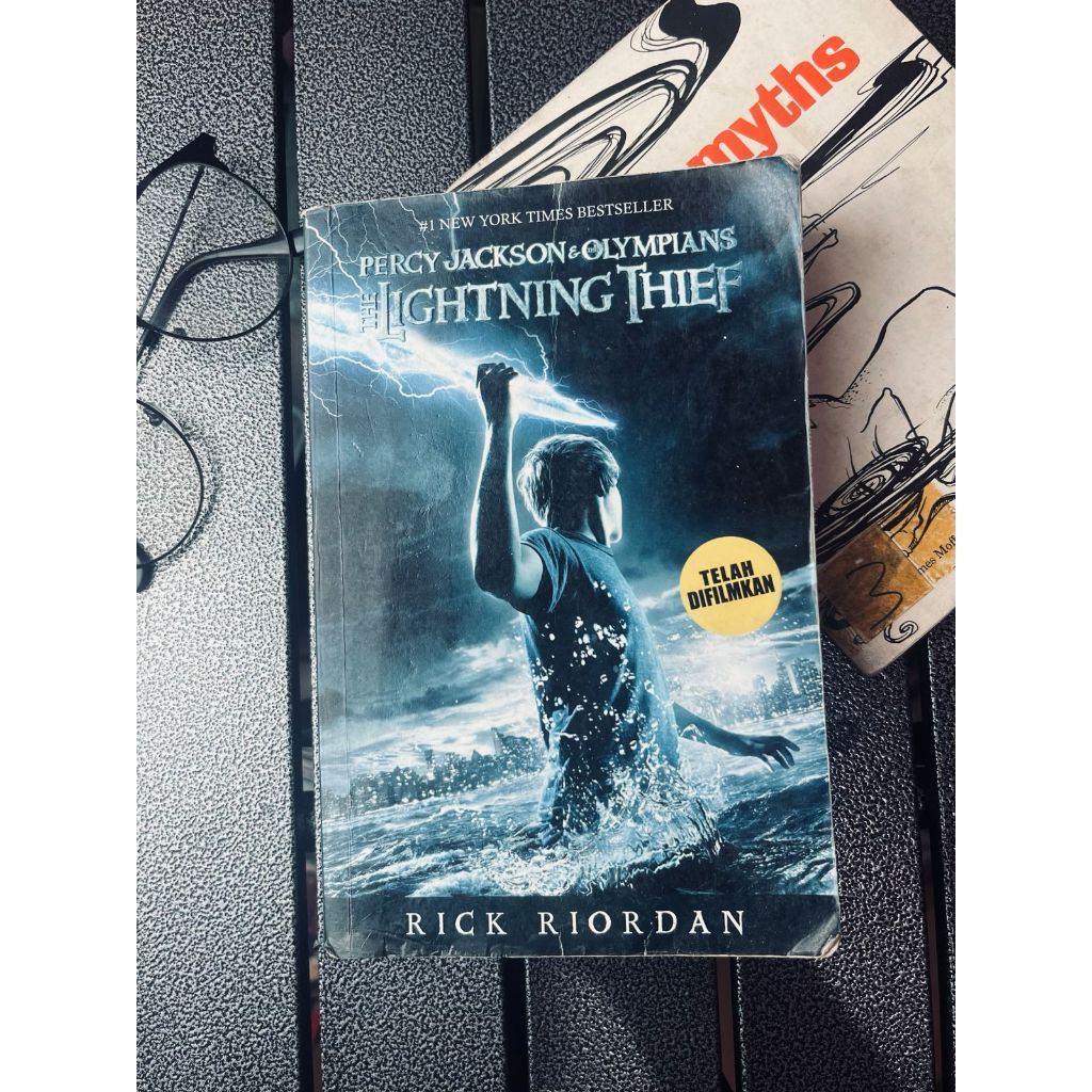 Novel Percy Jackson & The Olympians The Lighting Thief  Rick Riordan / Novel Preloved Original