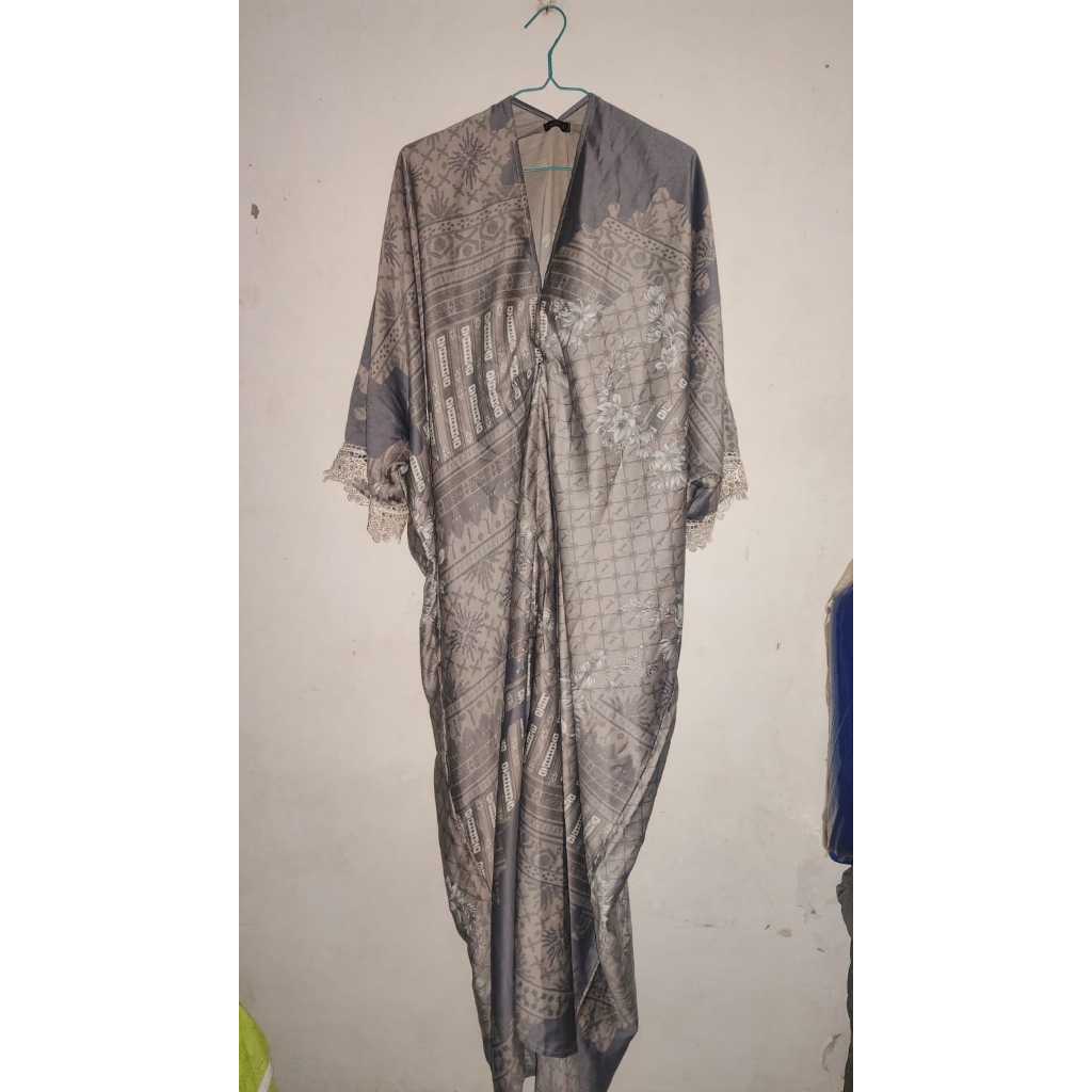 (PRELOVED) EXTU Kaftan Silk Premium Gray-Gold Motif