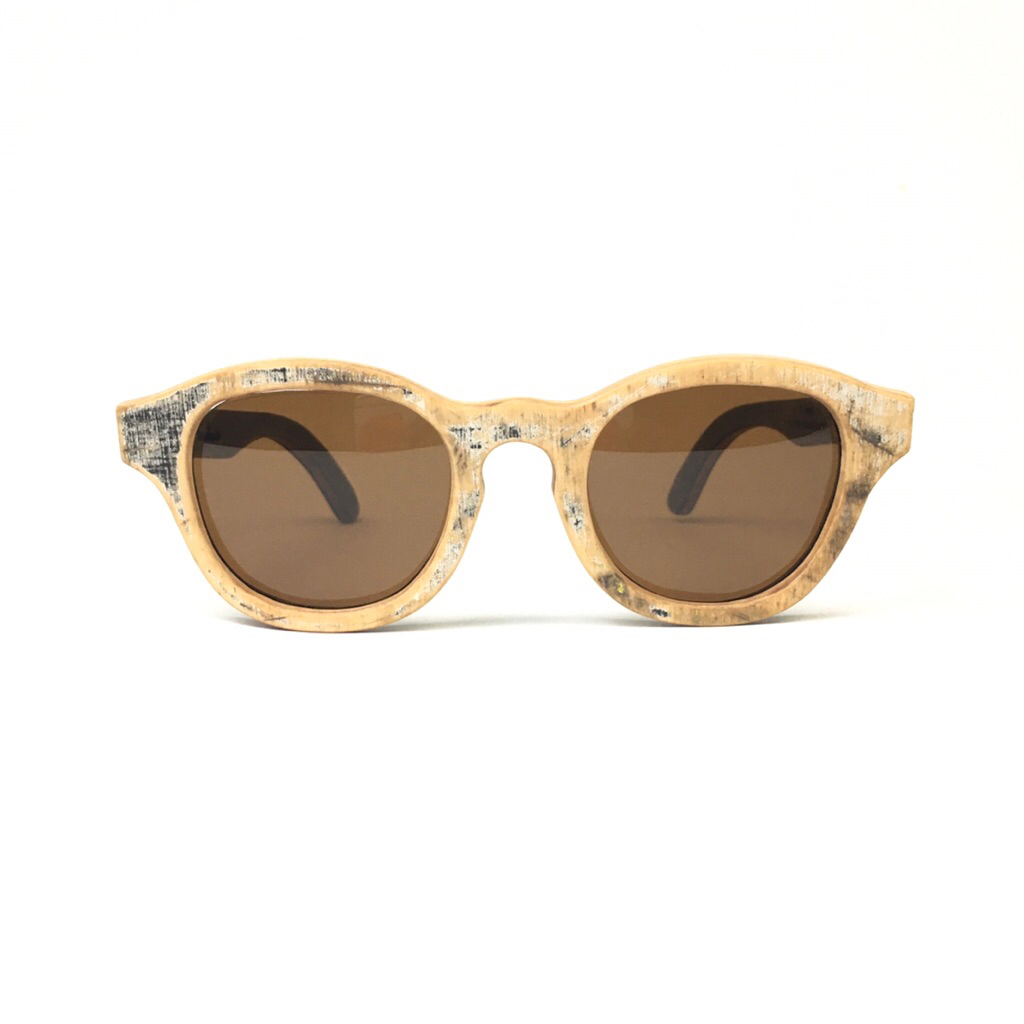 Kacamata kayu bekas skateboard