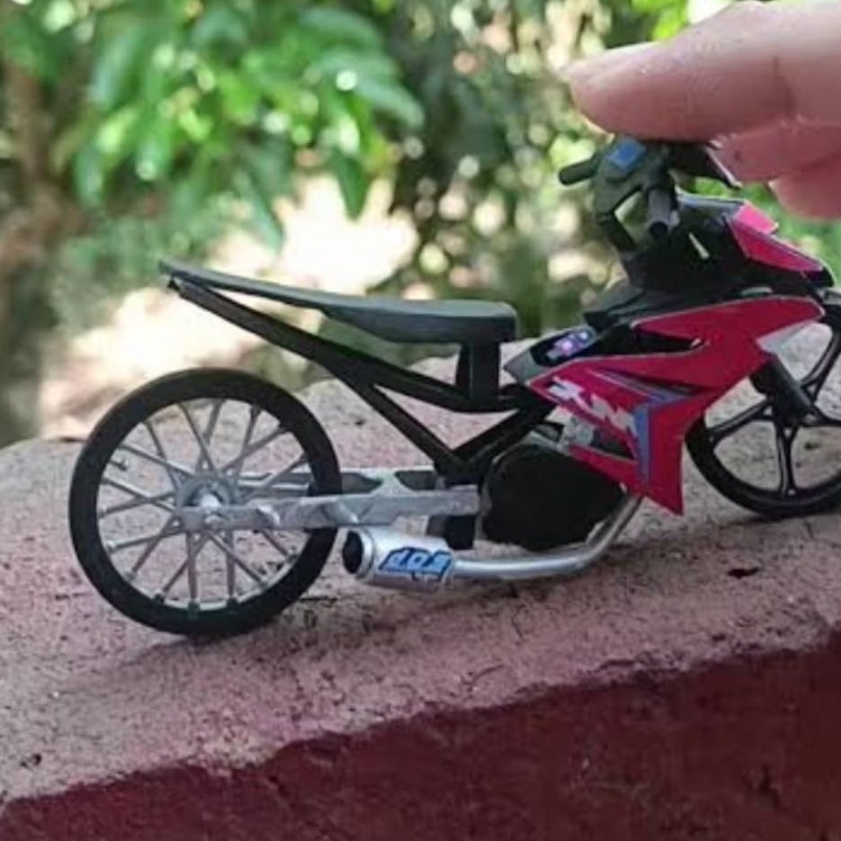 miniatur motor Yamaha MX king super race Thailand scala1:16