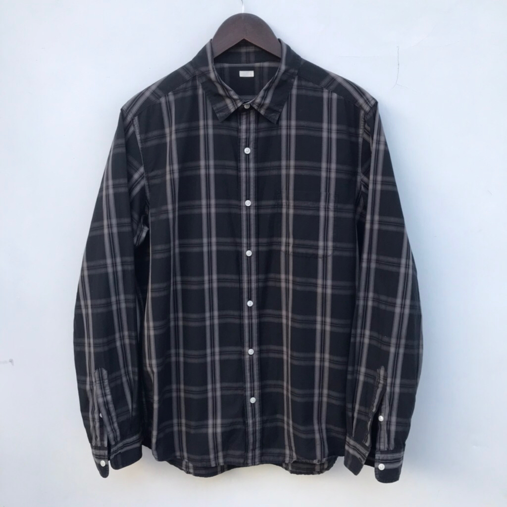 Kemeja by Gu Uniqlo Plaid Stripe Shirt Black sz Large