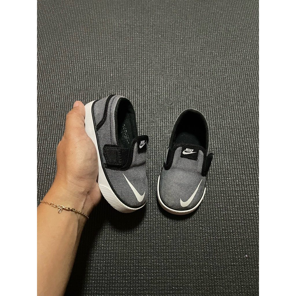 Sepatu Nike Toki Slip On size 22 insole 12cm