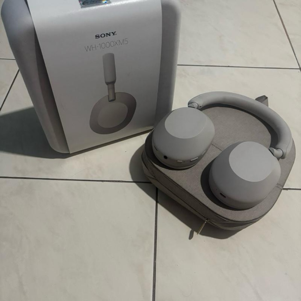 Sony WH-1000XM5 Silver Second