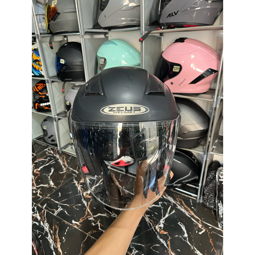 helm zeus 611 hitam, second