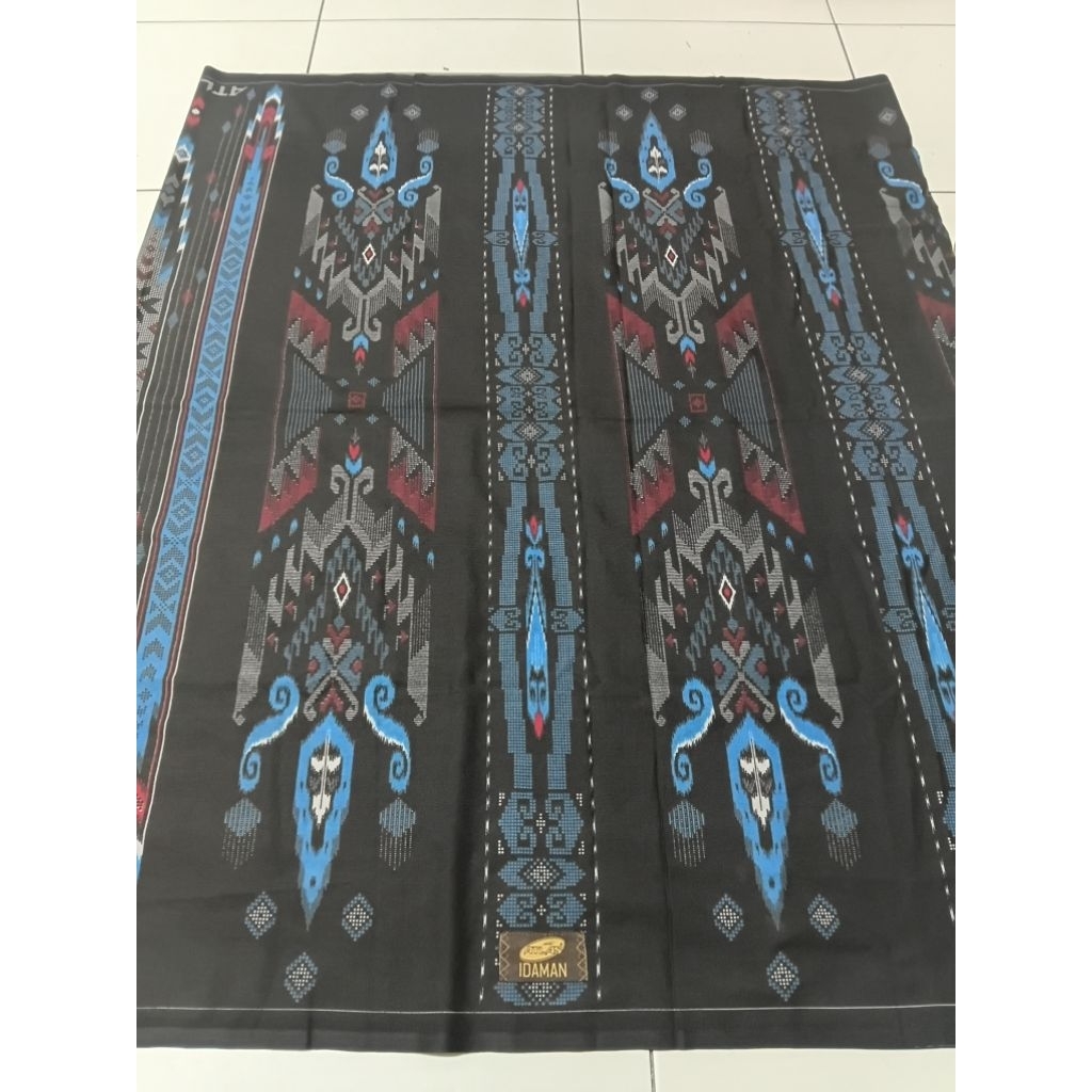 Sarung Atlas Bekas