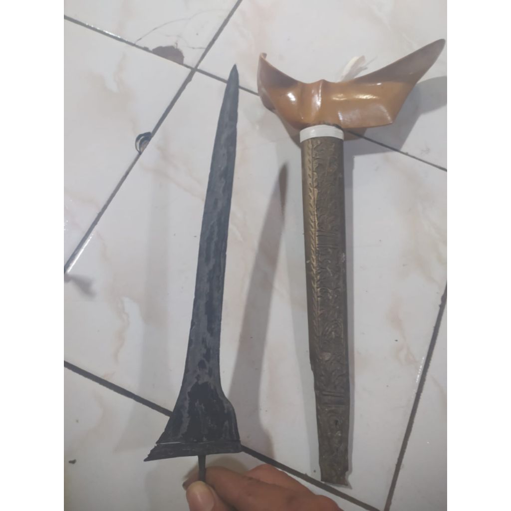 Keris Jawa Lurus Pamor Warangka Gayaman Yogyakarta Pendok Ukir Klasik