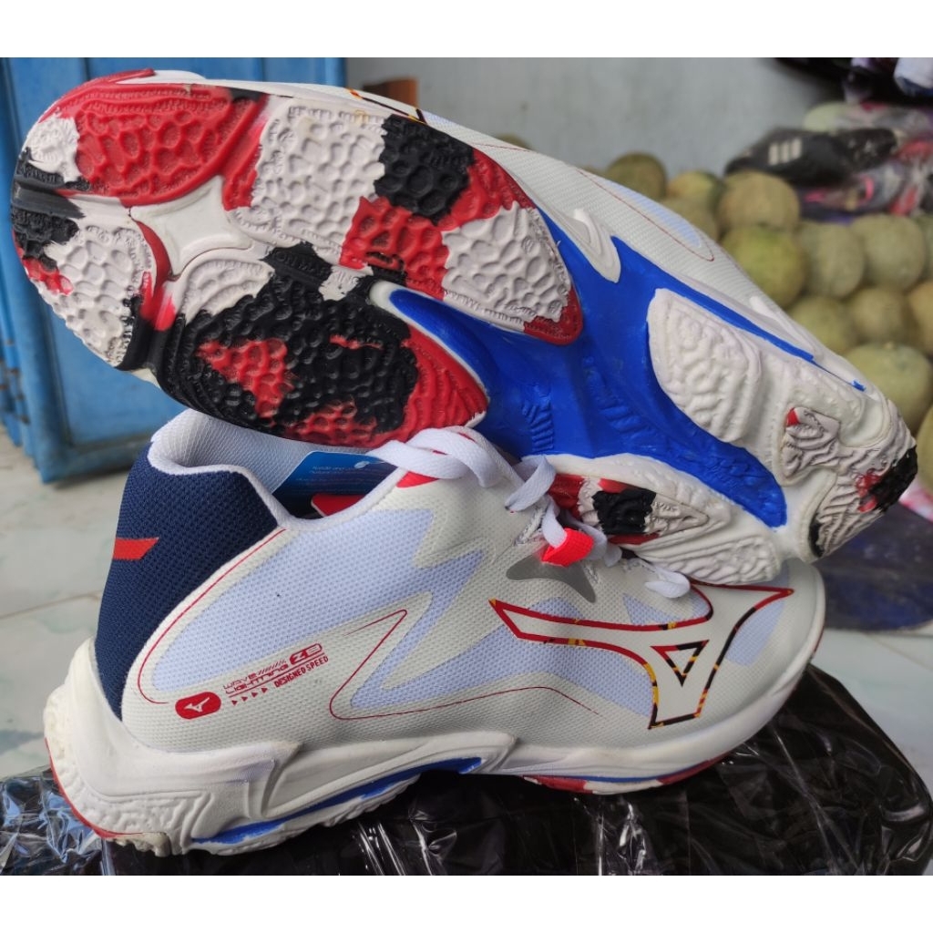 mizuno wave lightning