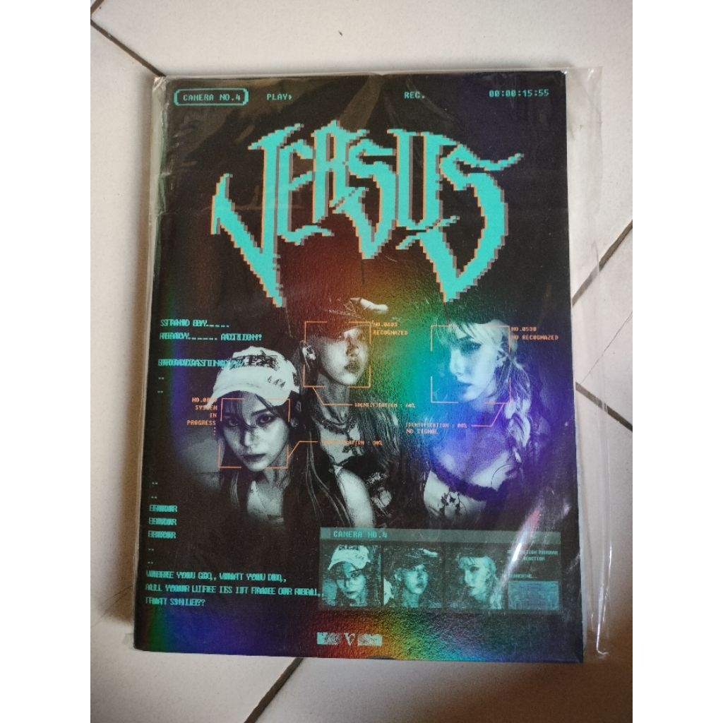 album only VIVIZ versus