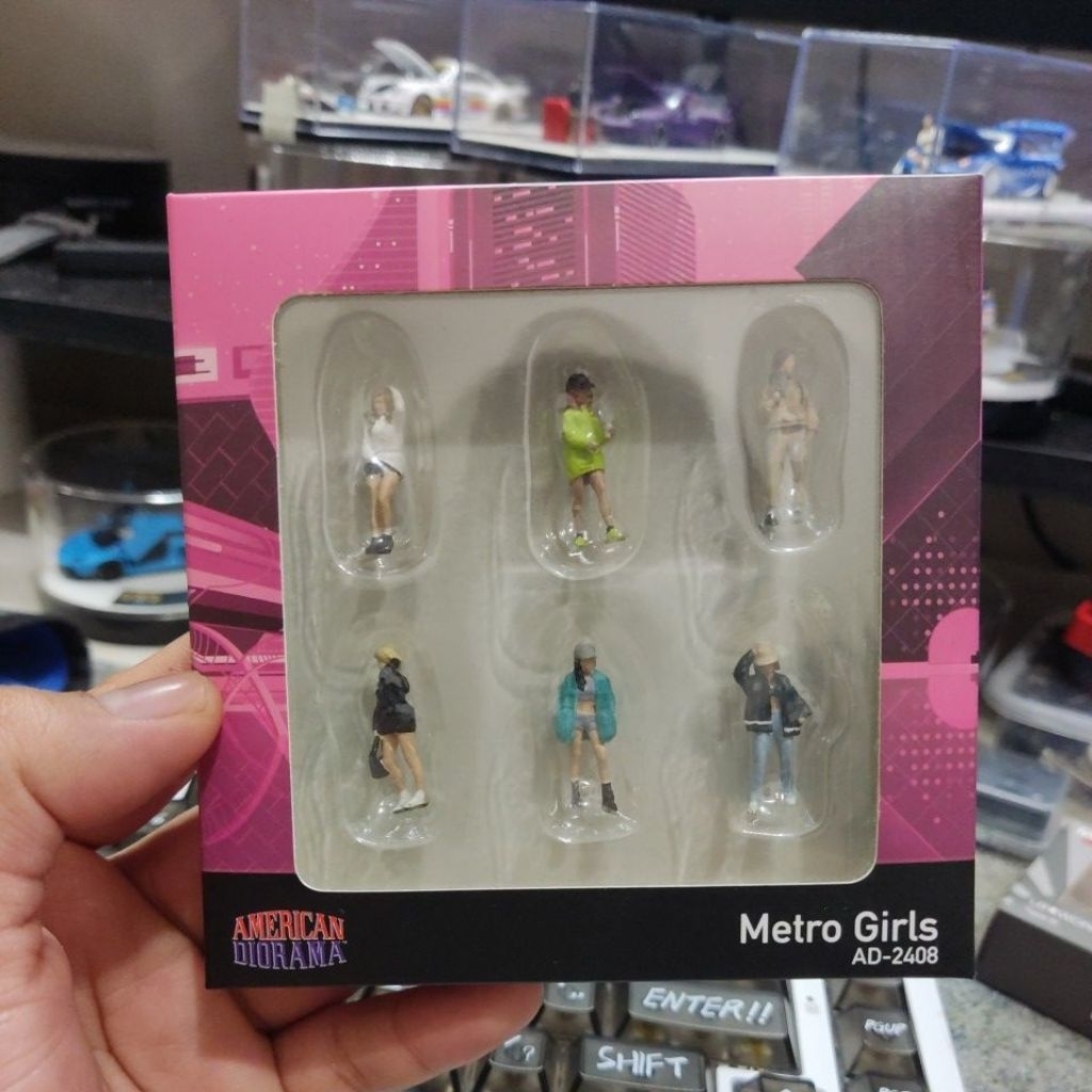 AMERICAN DIORAMA METRO GIRLS