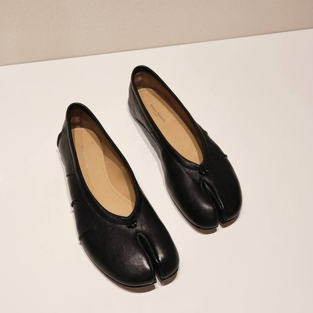 Maison Margiela Tabi ballerina flat shoes in black