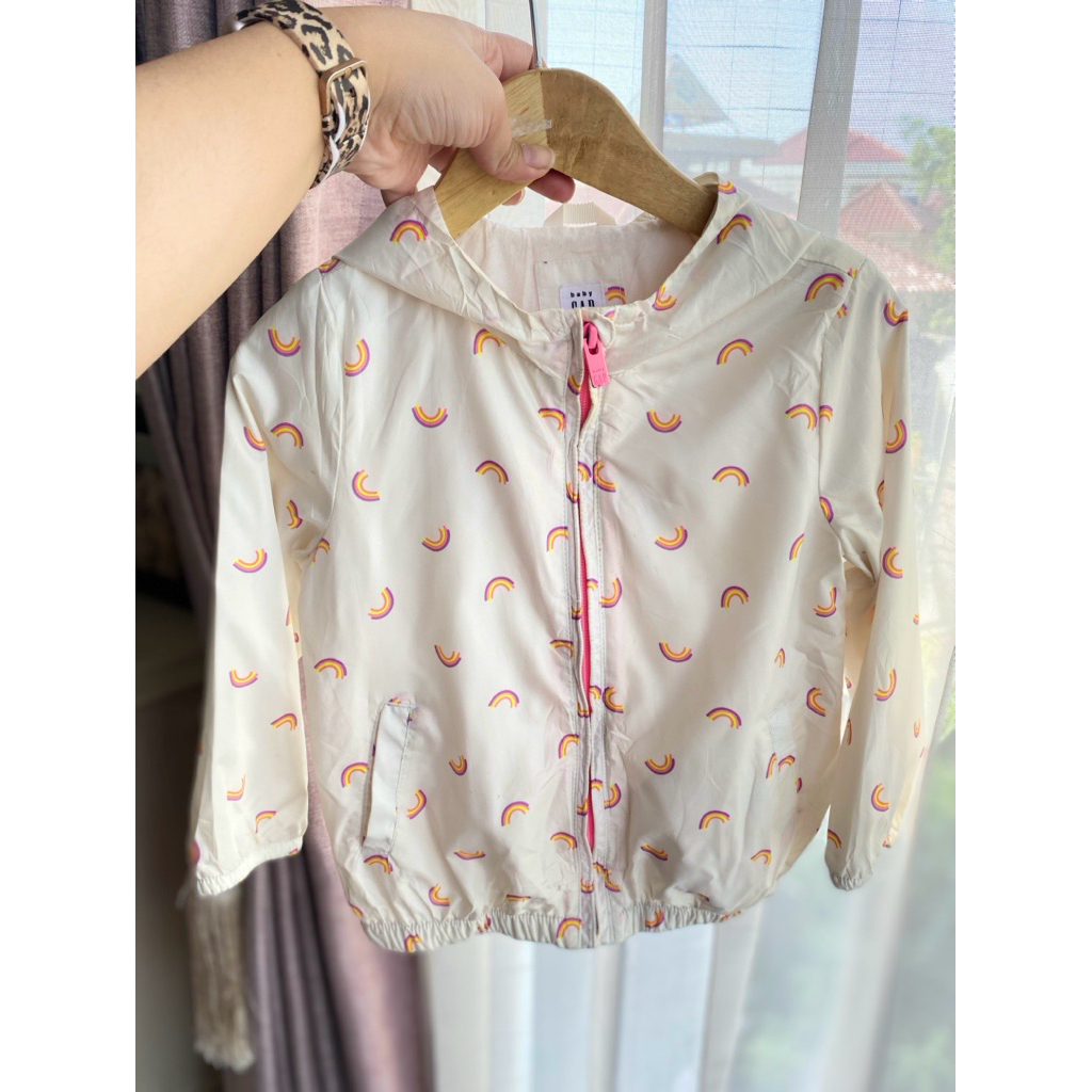 jaket anak perempuan GAP. jaket anak perempuan lucu motif pelangi. jaket anak perempuan keren motif 