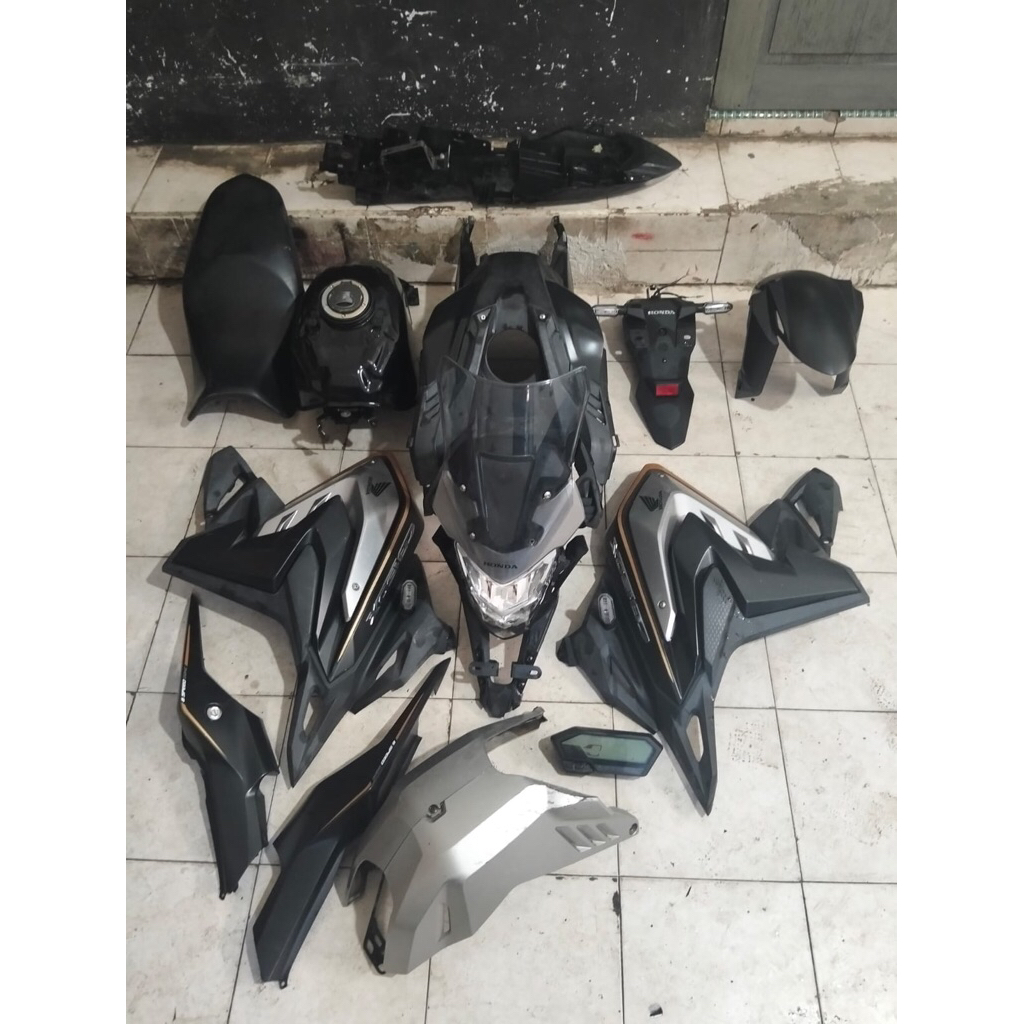 Body set CB 150X