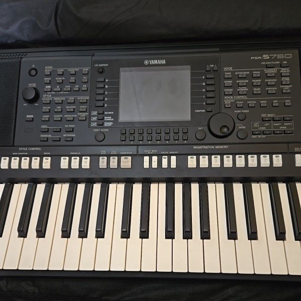 YAMAHA PSR S750 Keyboard Organ Tunggal Second Good Condition Normal 100%