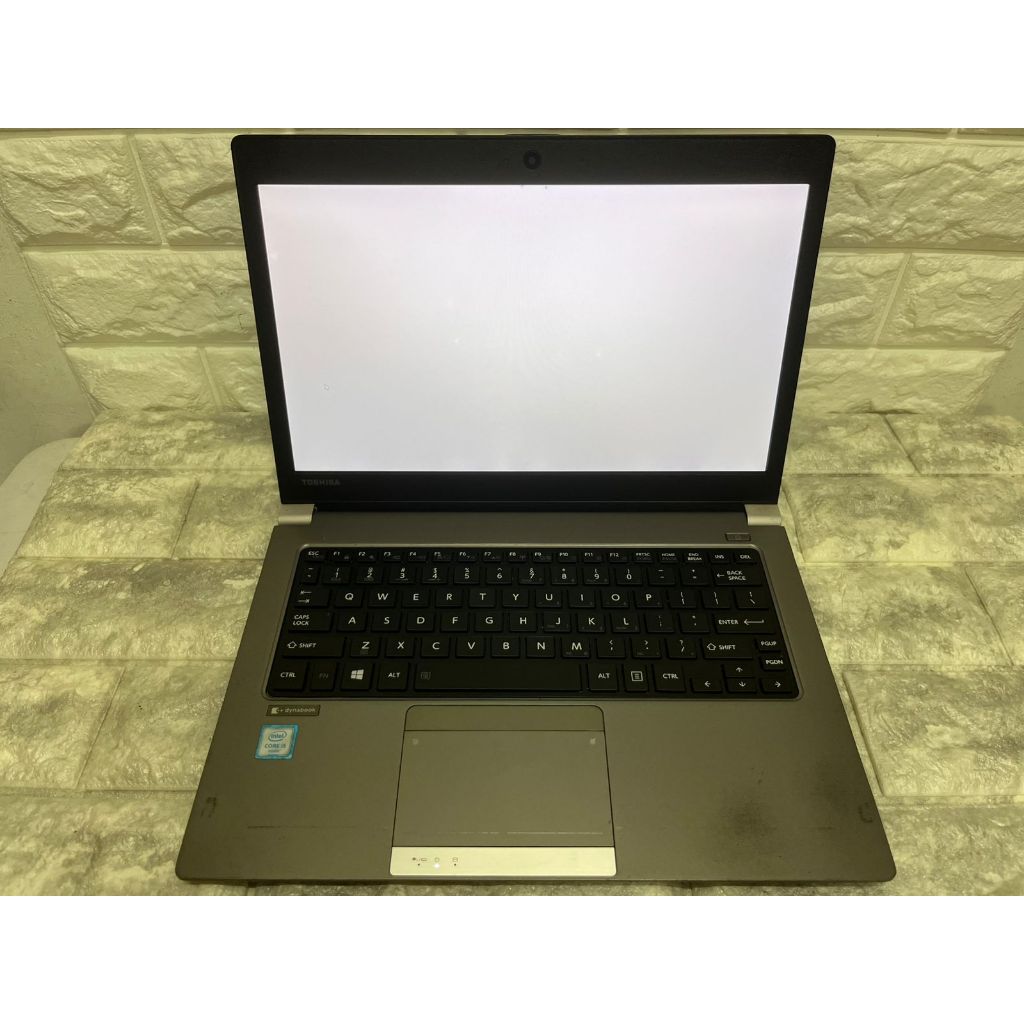 Laptop Toshiba R63 core i5 gen 6 ram 8gb ssd 128gb