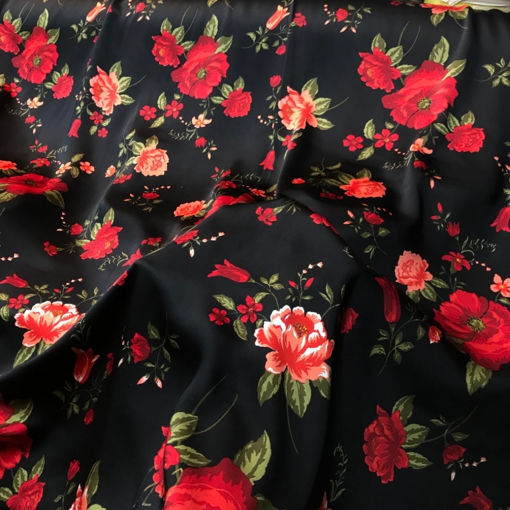 Kain satin motif ~ kain satin motif bunga ~ kain satin tebal motif bunga mawar ~ kain silk motif rm