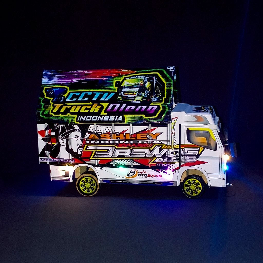 Miniatur Truck Oleng Mitsubishi Fuso Brewog Audio LEDTanduk Terpal Spion | Pajangan Truk Oleng Indon
