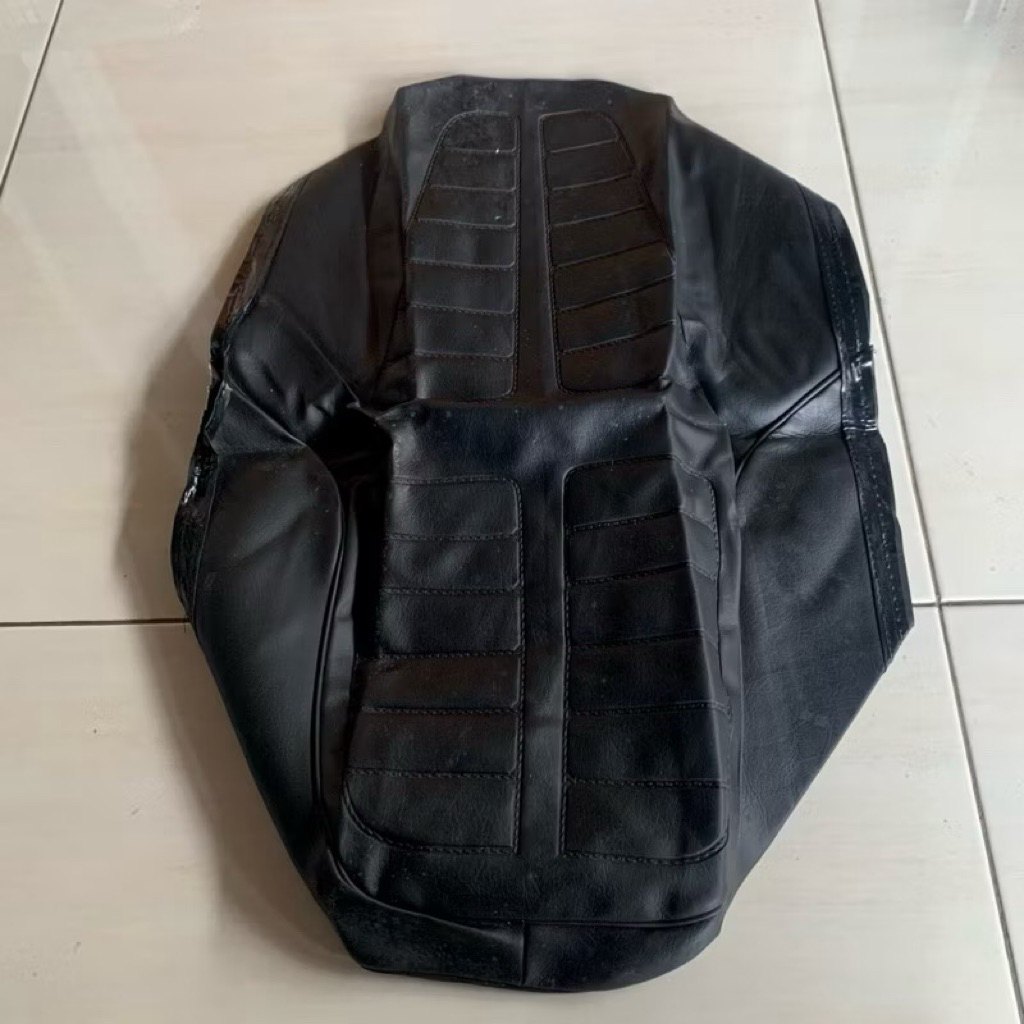 Kulit Cover Jok Krakap Jok Sarung Jok Motor SUZUKI A100