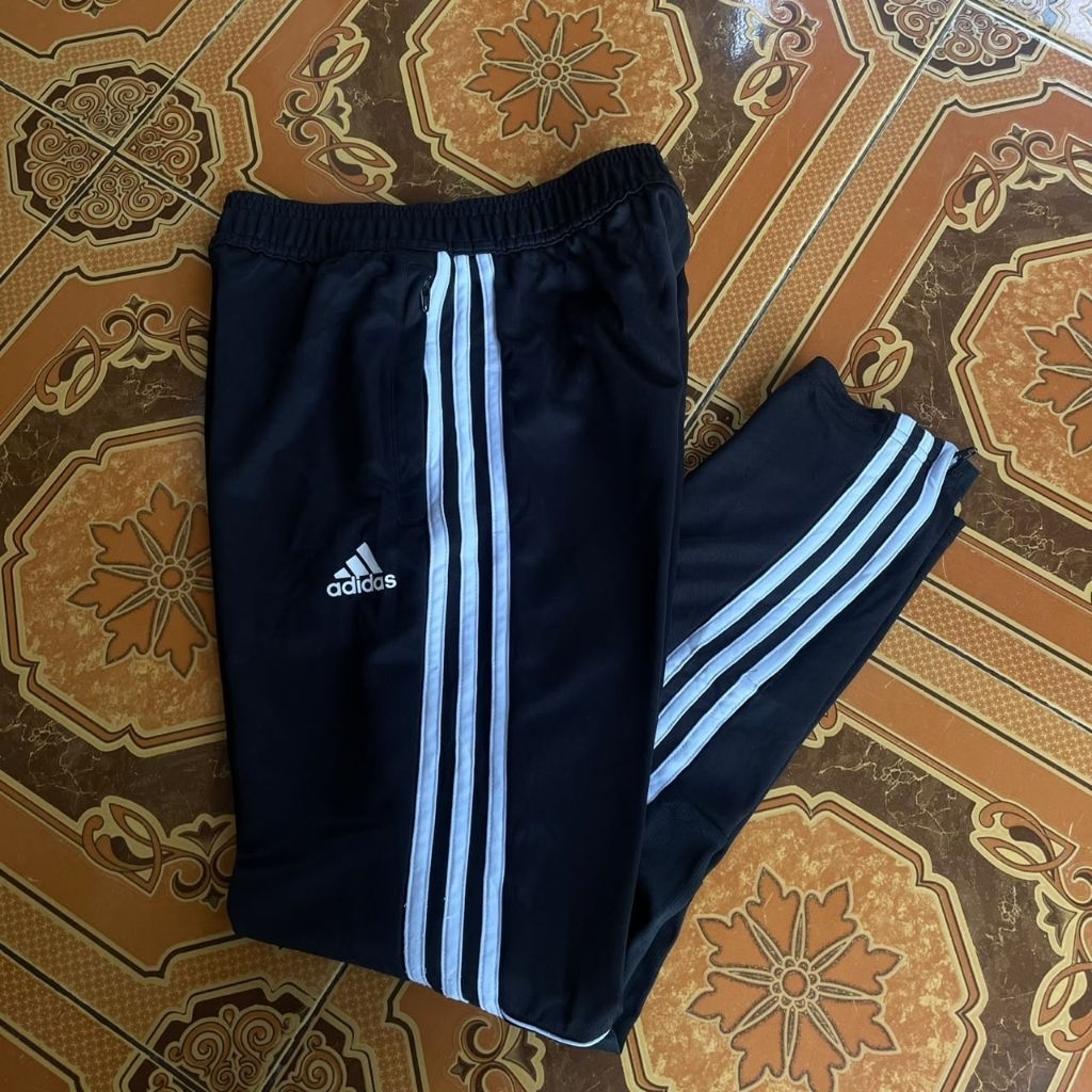 trackpants adidas