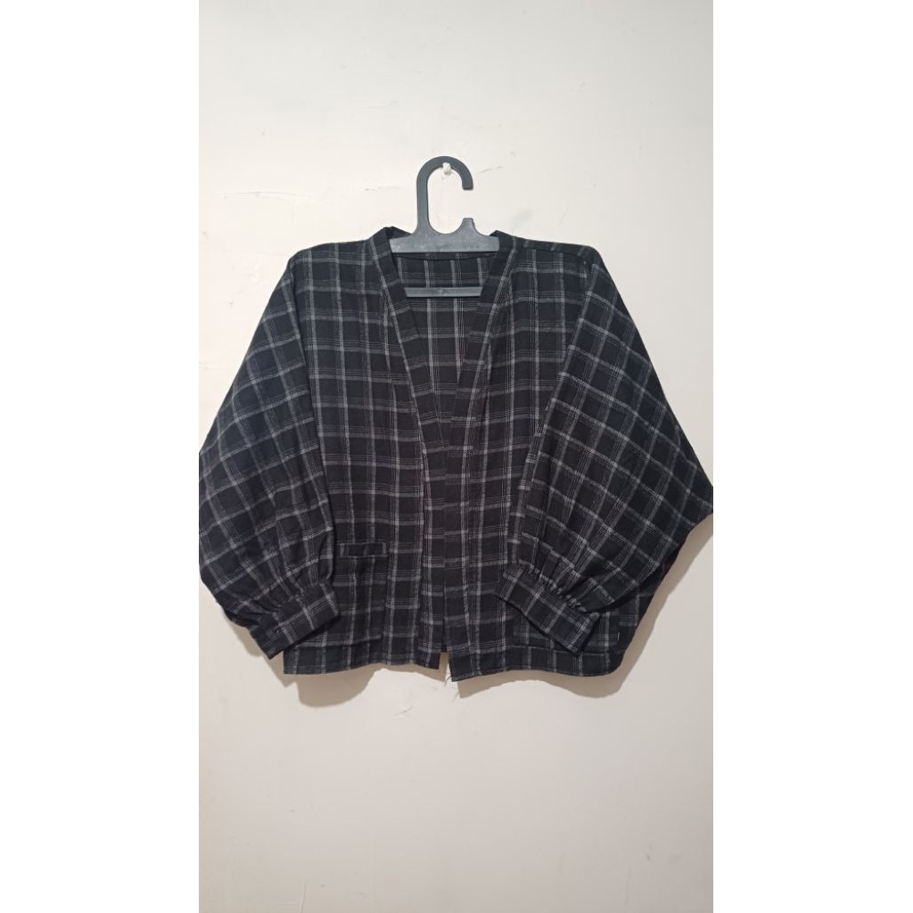 [preloved] outer crop hitam