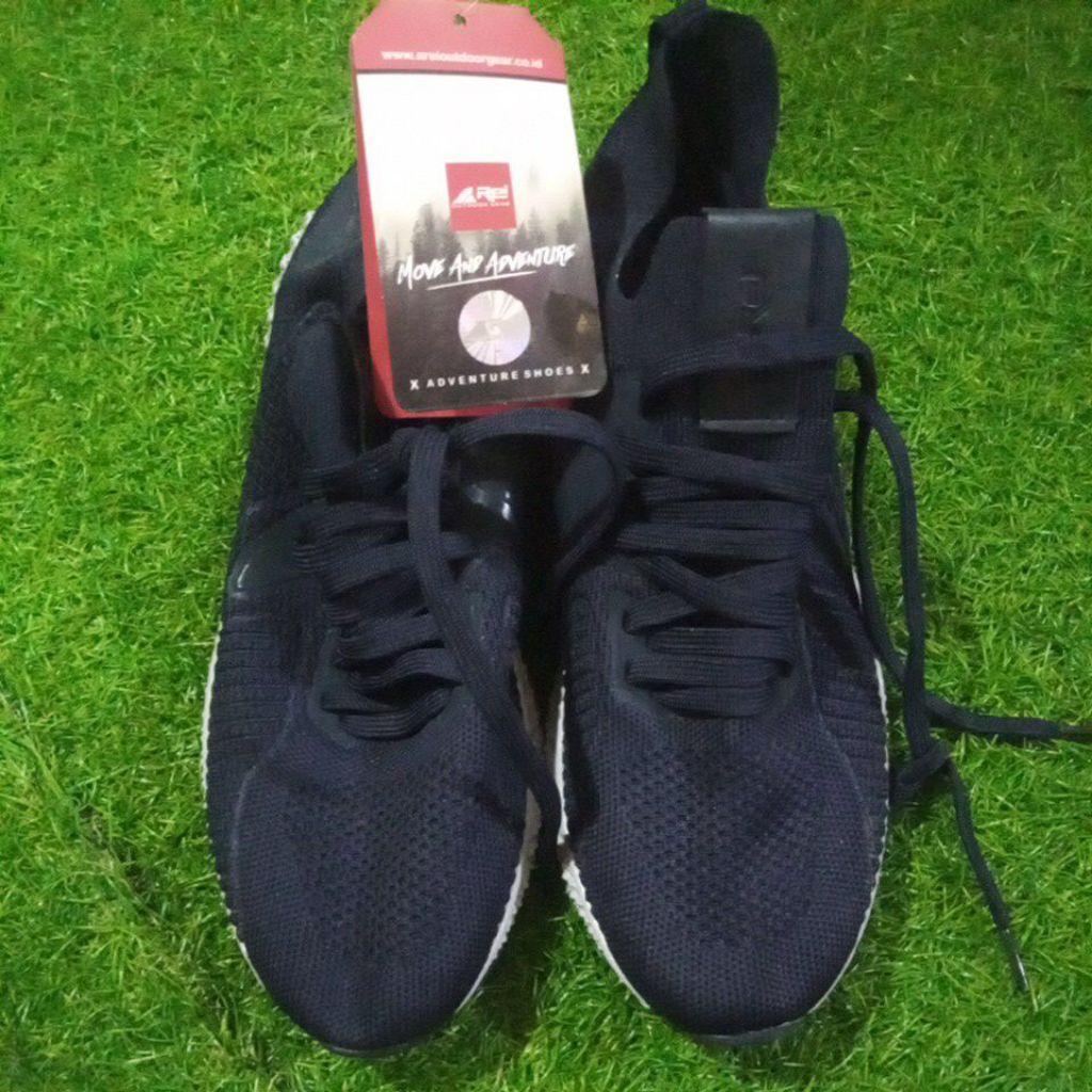 Sepatu Rei Gravity Run size 43