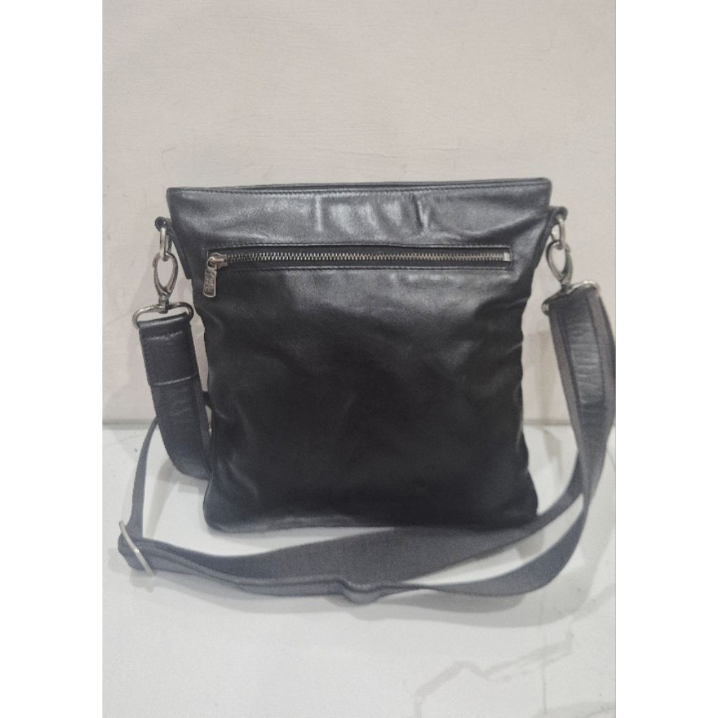 Sling bag / Tas peta black kulit
