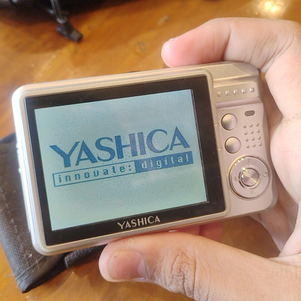 Yashica EZ F527L Digicam Nyala Mulus