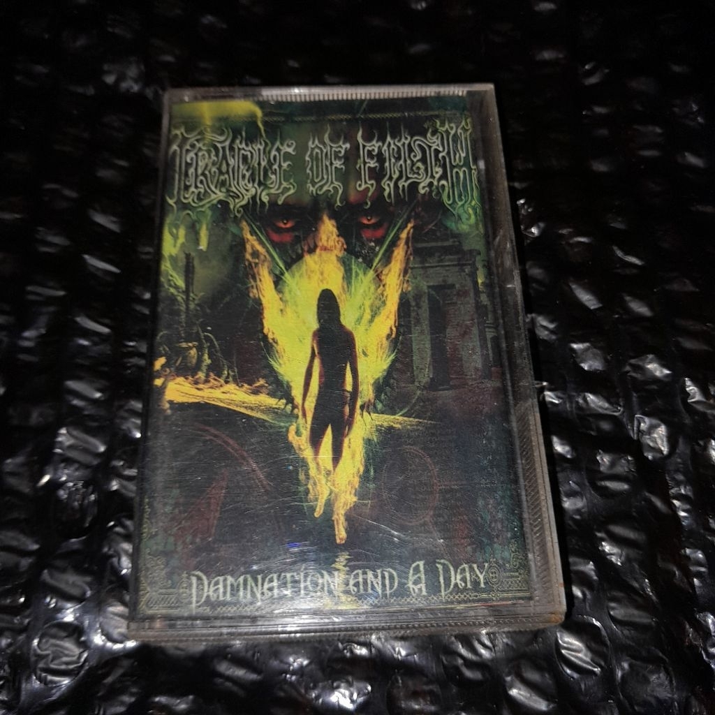 kaset pita cradle of filth damnation and a day